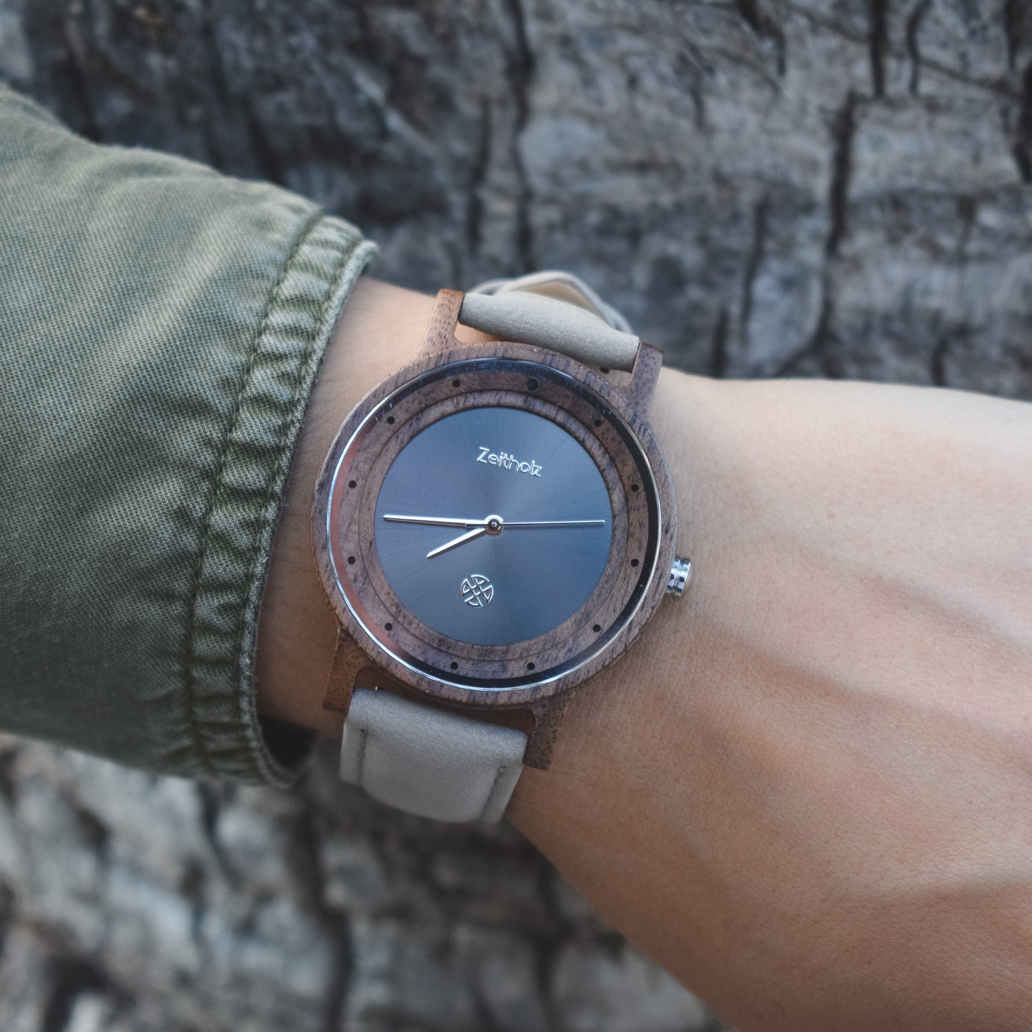 Wooden wristwatch Eibenstock - walnut